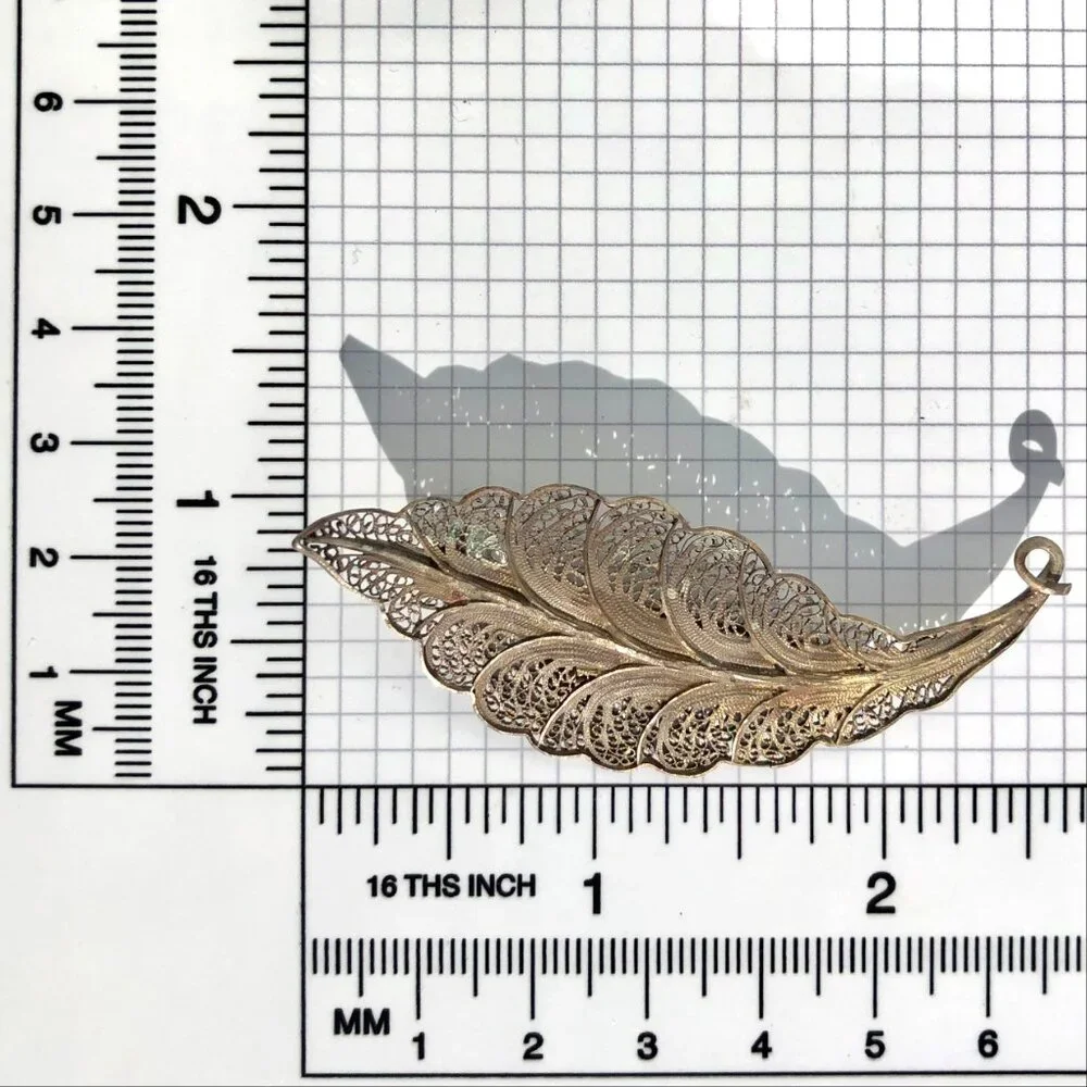 vintage filigree leaf pin brooch Portuguese brass tone delicate Victorian nature - Picture 16 of 16